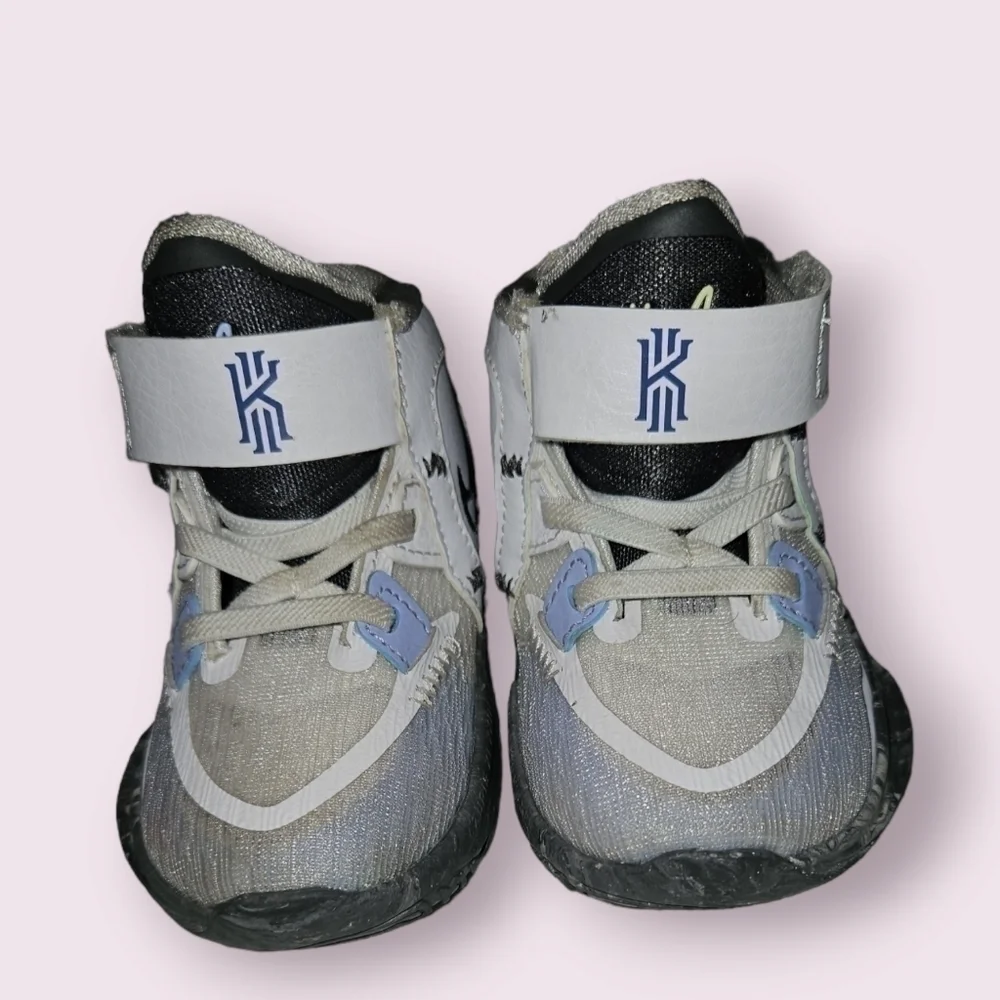 Nike Kyrie 8 Sneakers boys 5C White Iron Grey-Light Marine